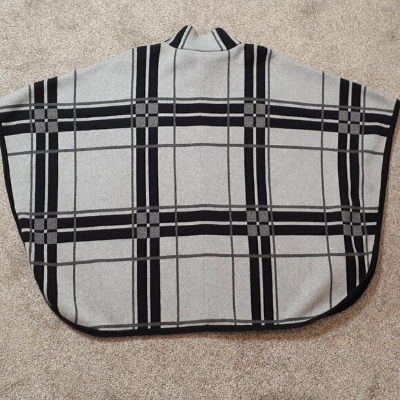 RAFAELLA Gray Plaid Zippered Heavy Sweater Poncho; Faux Leather Closure; Size M - Picture 3 of 6